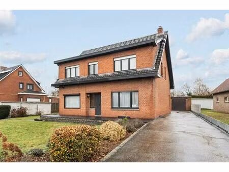 opbrengsteigendom met 2 appartementen op 934m2