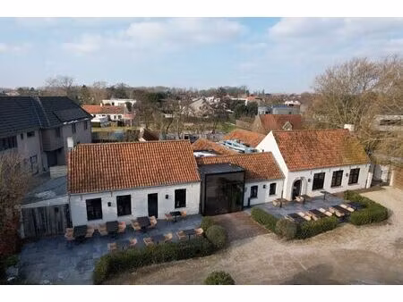 luxe horecazaak met woonst  parking  terrassen en bureel te oostduinkerke.