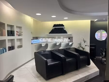 location local commercial 123m²