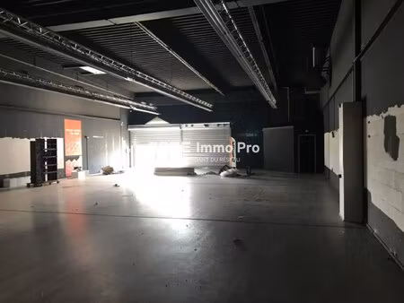 location local commercial 454m²