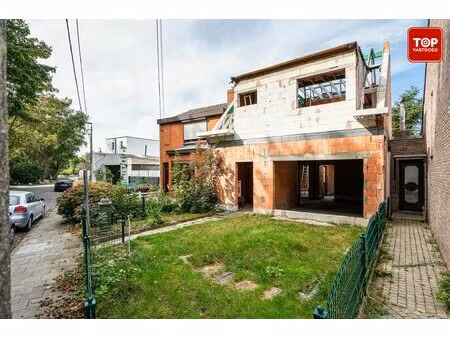 een beloftevolle woning in opbouw  volledig naar eigen smaak af te werken