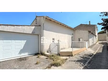 marans  maison située au calme  à quelques pas de la sèvre niortaise et des commerces de p