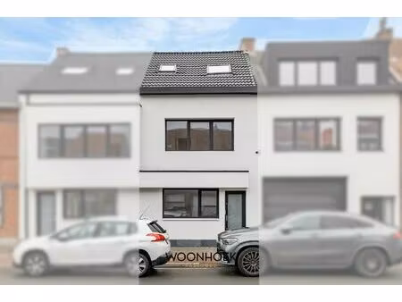 gerenoveerde  4-slpk woning met 2 badkamers en tuin!