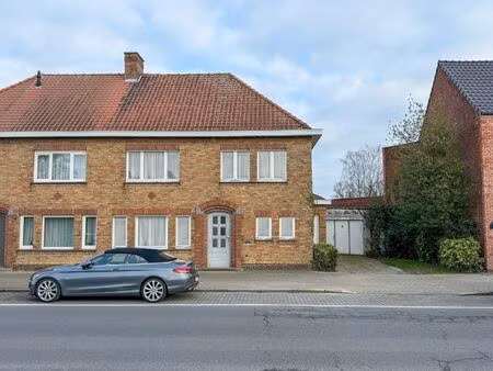 te renoveren gezinswoning (433 m²)  3 slpk  garage en tuin  torhout