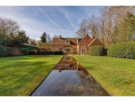 mooie villa in de doodlopende straat in wijk