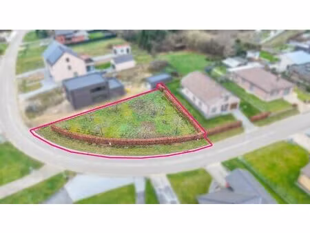 mooi hoekperceel van 6.73 are voor open bebouwing!