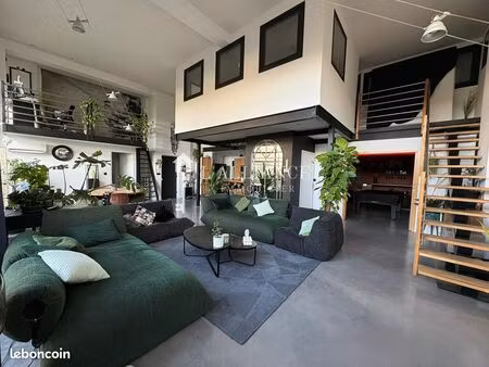 loft/atelier/surface 6 pièces 185 m²