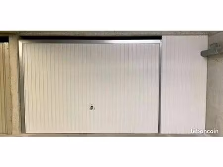 garage / box fermé à louer centre-ville de lannemezan (65)