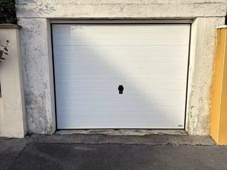 garage avec porte coulissante neuve