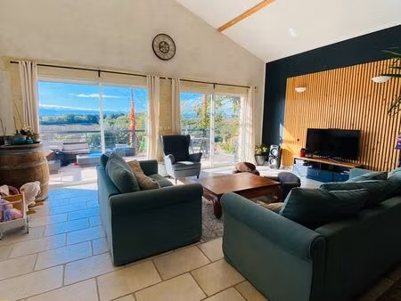 villa rénovée avec goût dans environnement calme