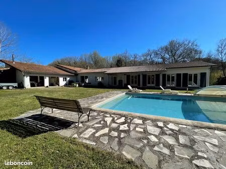 villa 10 pièces 251 m²