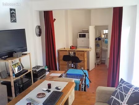 grand studio très clair 28 m2 centre ville (calme car sans vis-à-vis)