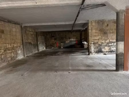 place de parking a louer