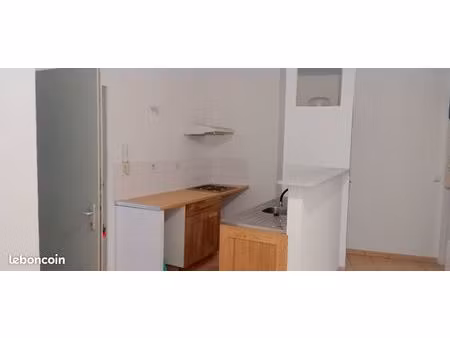 loue t3 rez de chaussée centre valréas