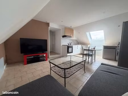 f2 meublé rénové – 40 m² – angerville centre – 725 cc