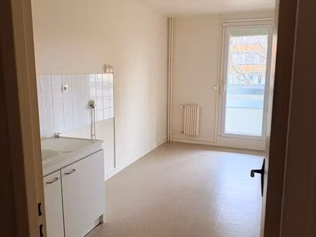 t3 + loggia – parking – dispo immédiate