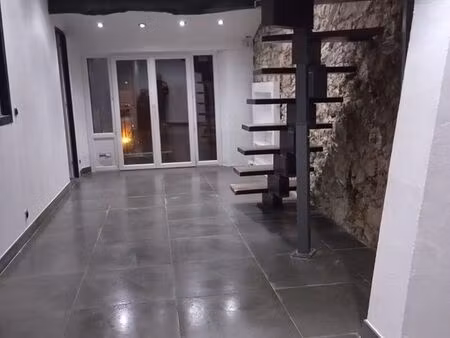 a louer appartement dans maison de village