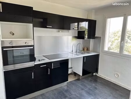 t2 45m2 recent avec balcon et parking