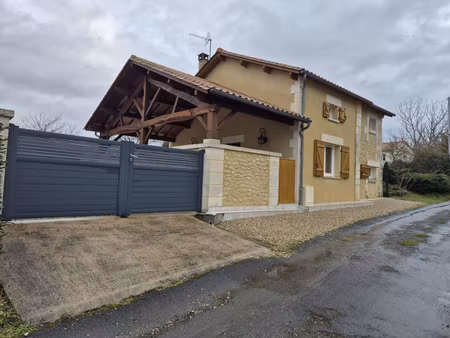 dordogne  périgueux  tocane  maison rénovée 90m²  deux chambres  un bureau  terrain plat