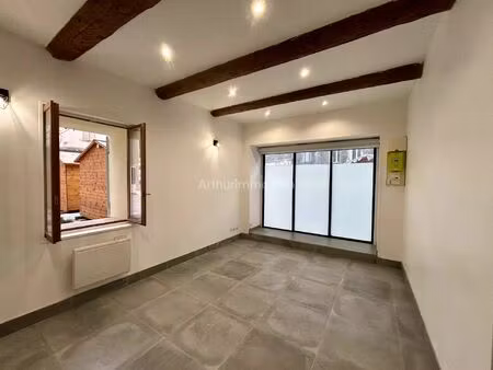 location studio 1 pièces 28 m2 à saint-mitre-les-remparts