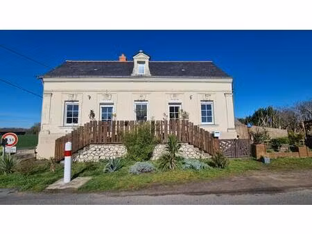 maison et bâtiment commercial