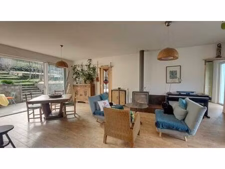 81540 lac st férréol- maison 4 pièces + dépendances+ garage double. parkings