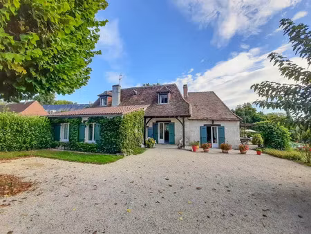 vente maison 8 pièces 170 m² bassillac (24330)