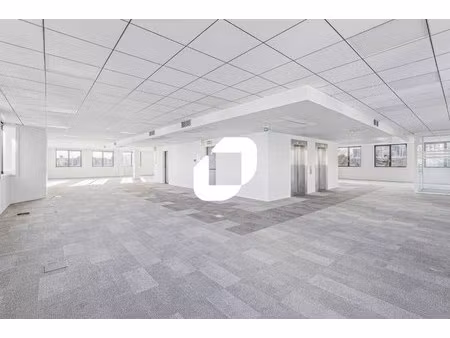 a louer  immeuble renove avec services de standing