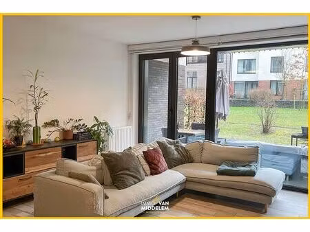 gelijkvloers appartement met 3 slaapkamers en staanplaats