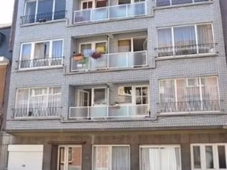 1sk gerenoveerd apartement met balcons - schaerbeek