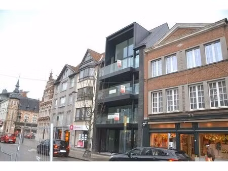 luxe-appartement met 2 slaapkamers nabij de grote markt!