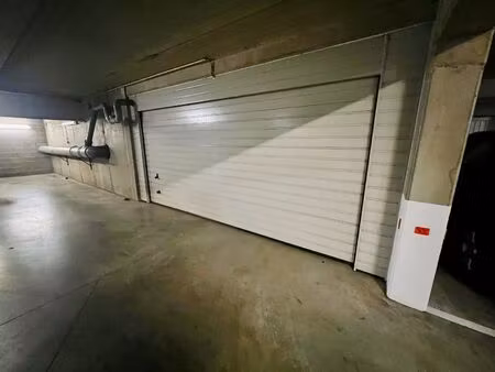 ruime garage voor 3 auto's of 2 auto's en opslag op topligging