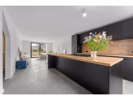 instapklare  stijlvol gerenoveerde rijwoning in het hart van bredene-dorp