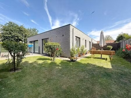 recente gelijkvloerse woning met rustige ligging vlakbij centrum oostnieuwkerke