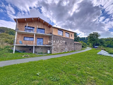 ht beaujolais: ensemble de maisons en pierre