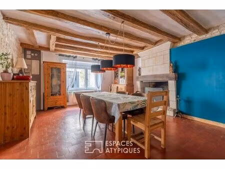 authentique maison de bourg en pierre avec garage et cave voûtée