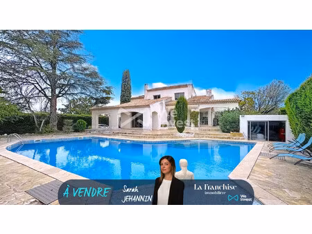 grand terrain proche des commerces