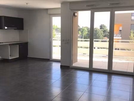 a vendre : appartement 3 pieces de 65m² quartier sabines avec t
