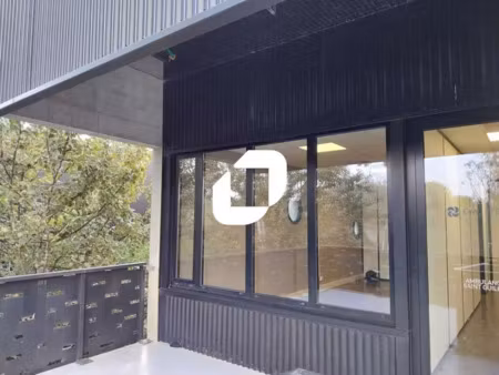 bureaux cloisonnés avec parking