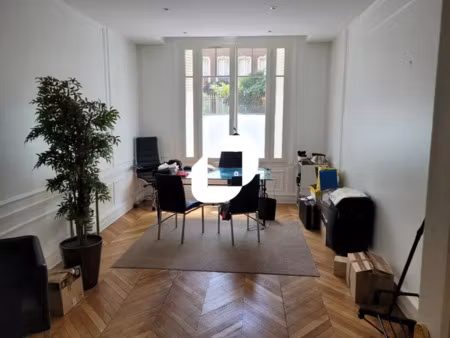 location bureau paris 75008