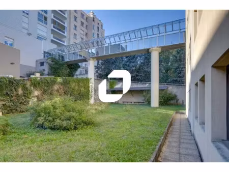 a vendre ou a louer  produit rare - environnement très arboré