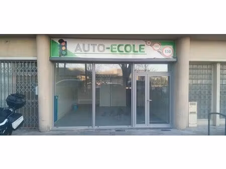 location local commercial rodez 12000 - 1124 € - surface privée