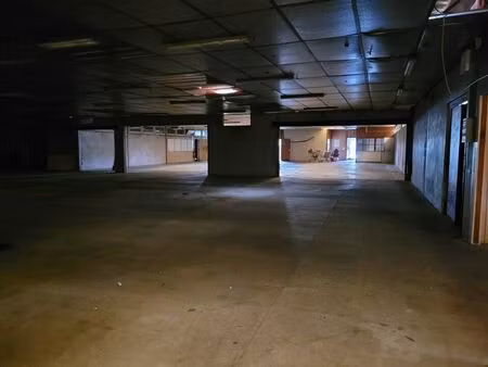 location local commercial 1500m2 saint-paul-lès-dax 40990 - 4500 € - surface privée