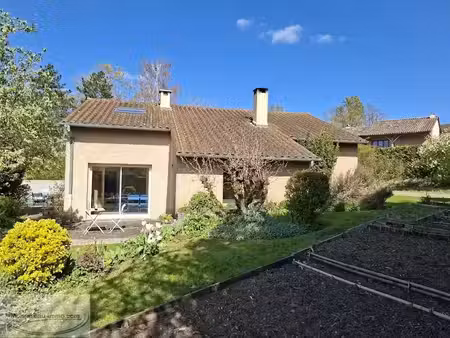 vente maison 6 pièces 137 m² à la roche-vineuse (71960)  374 900 €