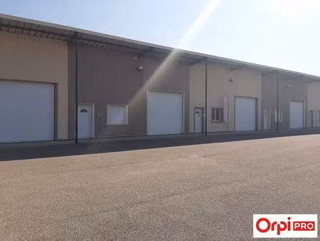 local d'activité a louer