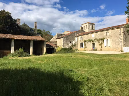 location maison 6 pièces  176.00m²  auchay