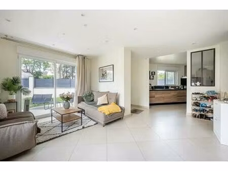 maison récente 3 chambres – très bon état – jardin & parking