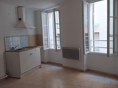 location appartement 1 pièce 30 m² à toulon (83000)