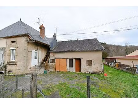 maison avec vaste terrain et accès direct à la rivière à la