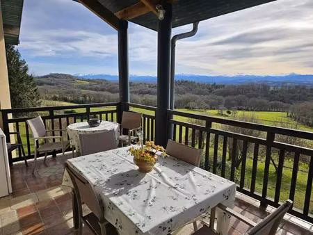 belle maison d'architecte perchée sur les hauteurs de sauveterre-de-béarn
